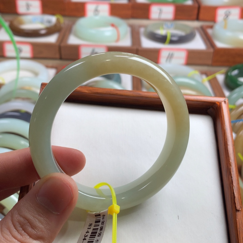 【闪购商品】和田玉手镯未镶嵌53