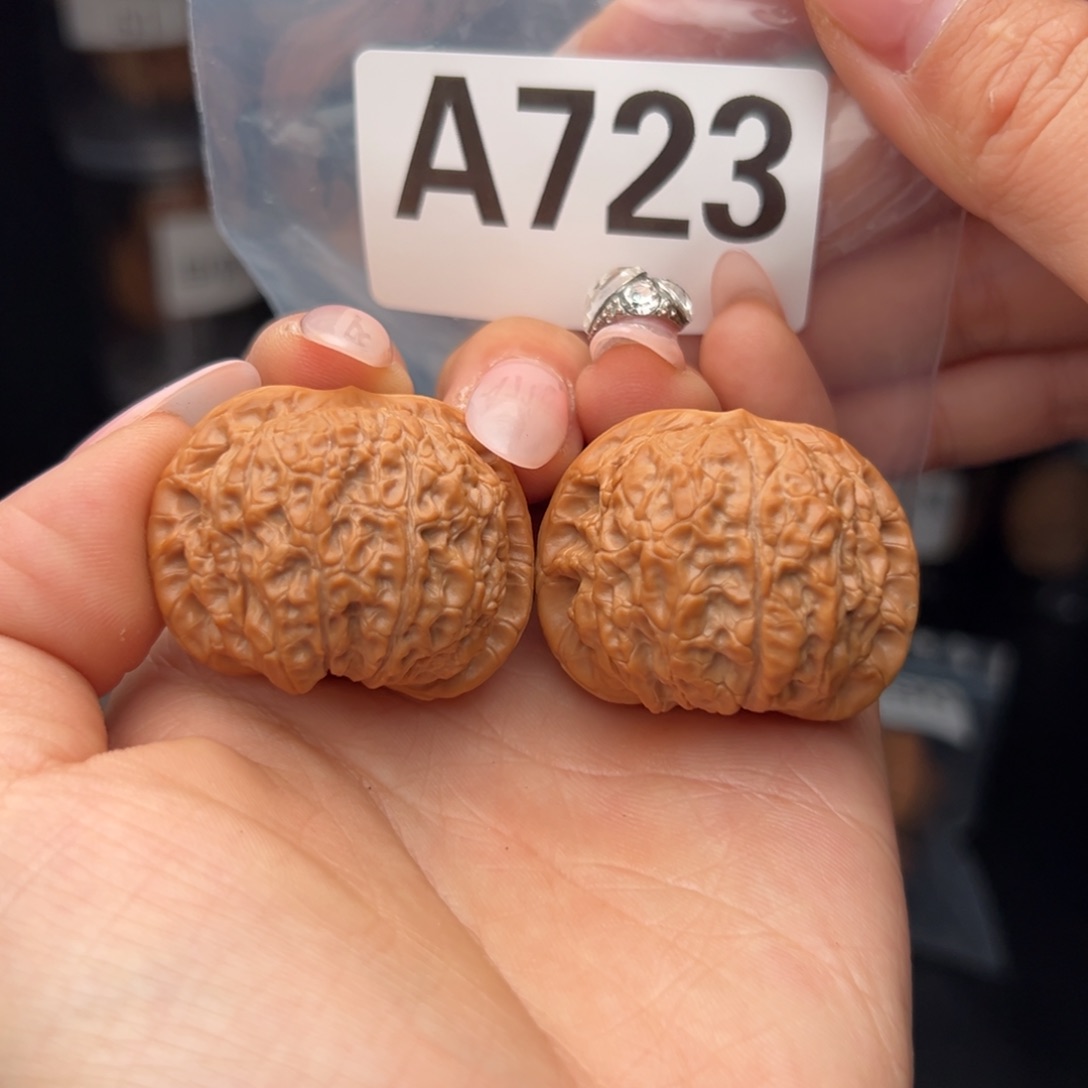 文玩核桃吊坠血麒麟37