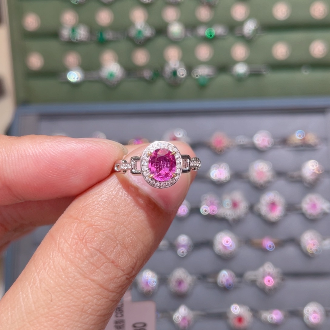 彩色蓝宝石戒指18K金镶嵌0.75ct 