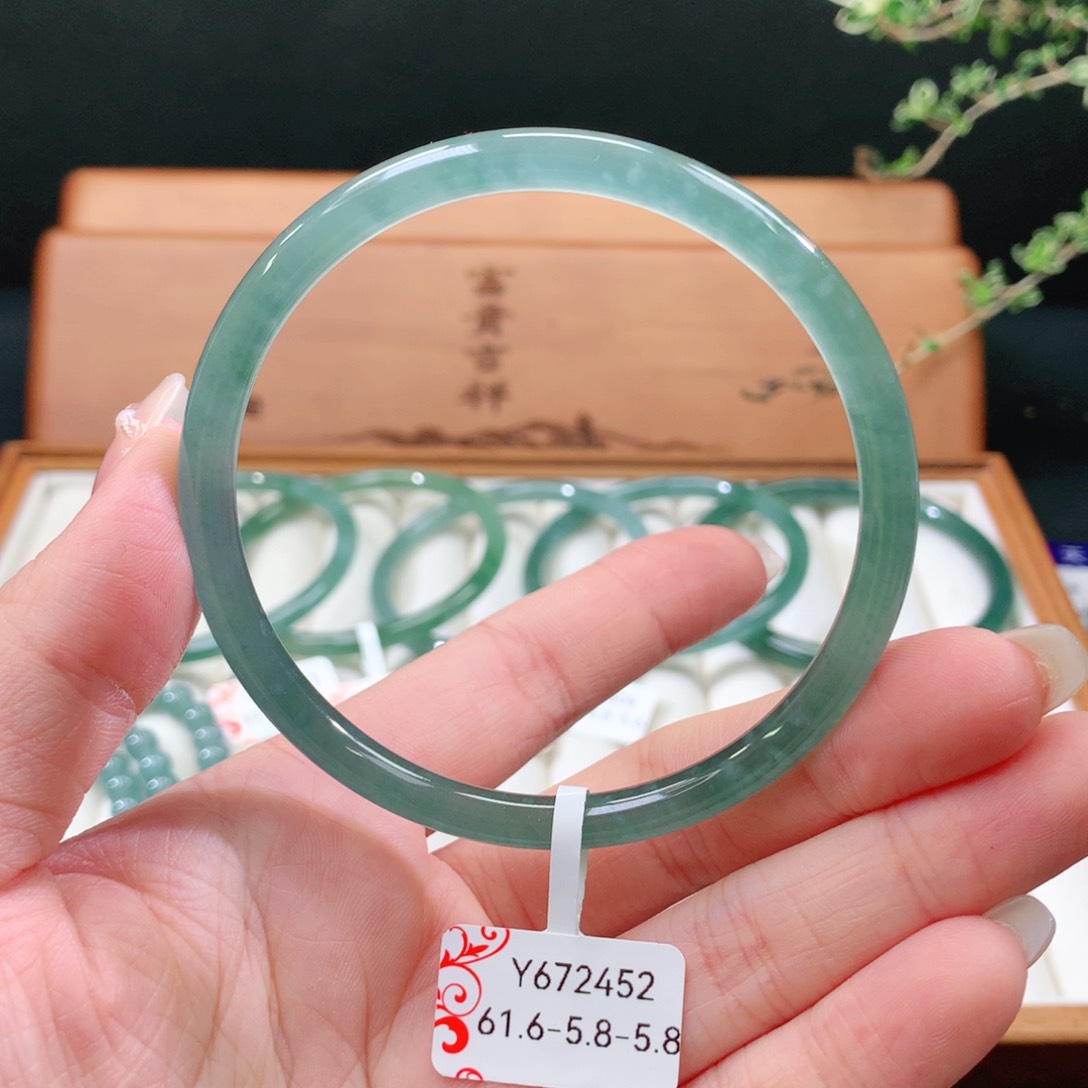 翡翠手镯未镶嵌天然