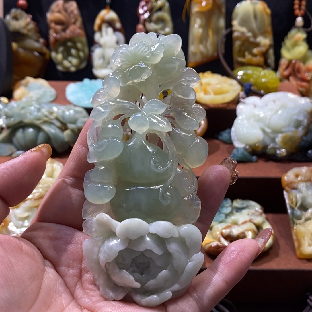 蛇纹石玉颈饰未镶嵌