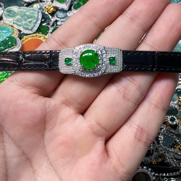 翡翠未镶嵌颈饰天然A货翡翠放漏