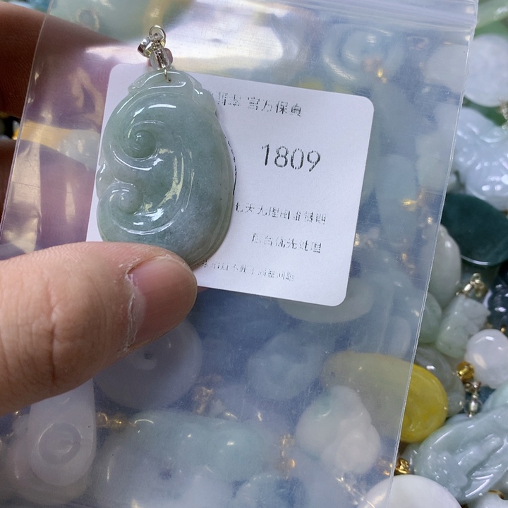 翡翠颈饰未镶嵌翡翠