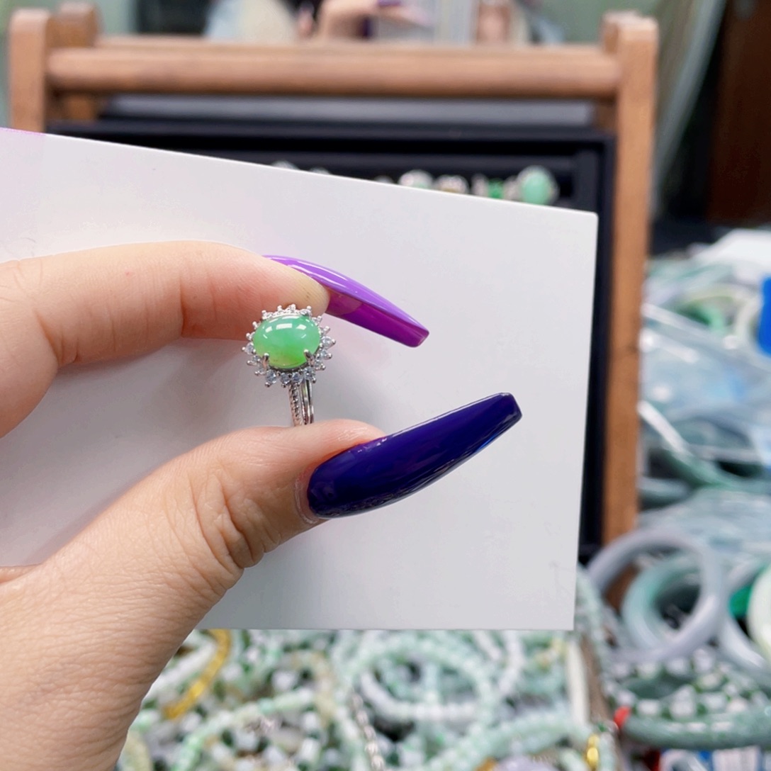 翡翠手镯未镶嵌天然翡翠Ａ货