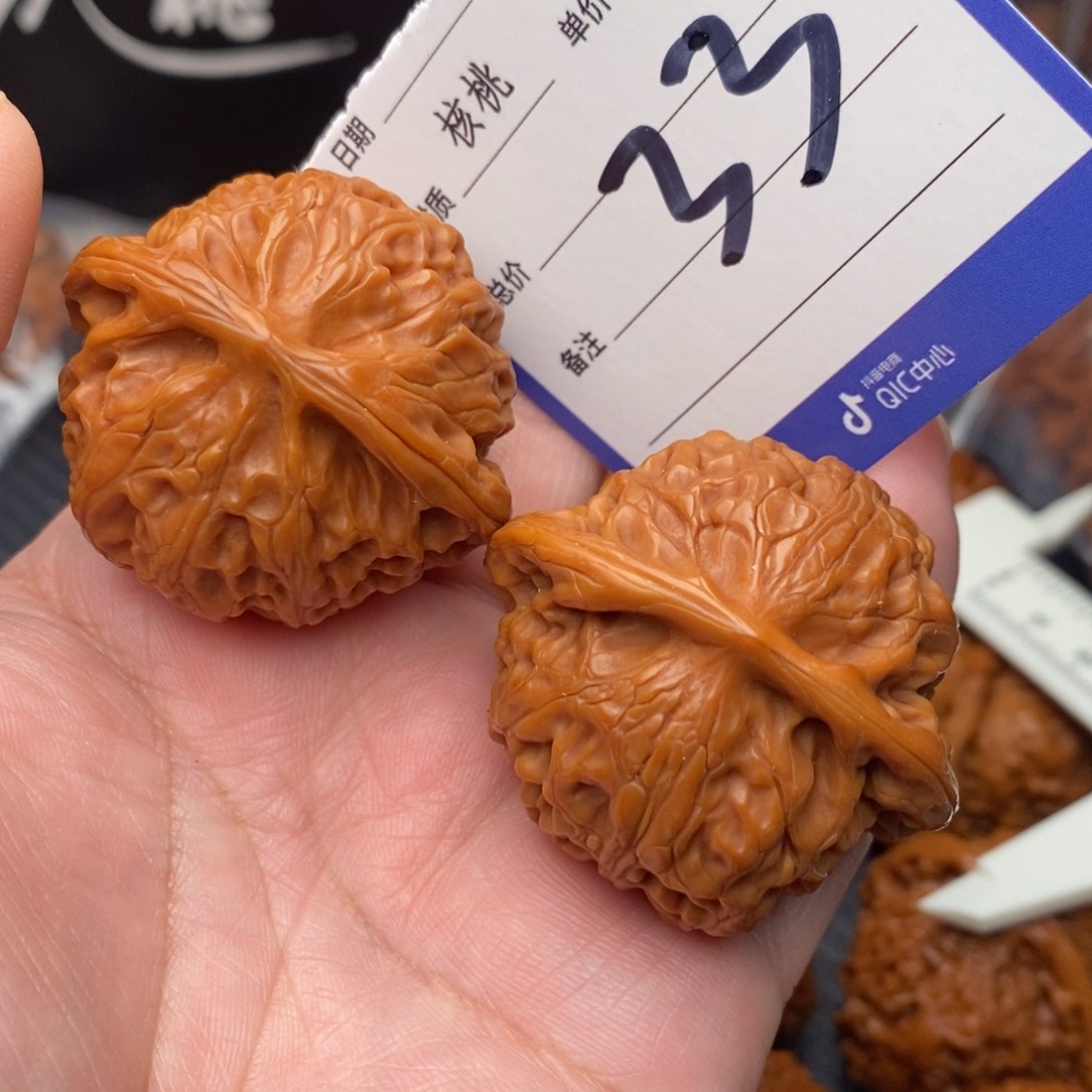 桃核把件宫灯42mom