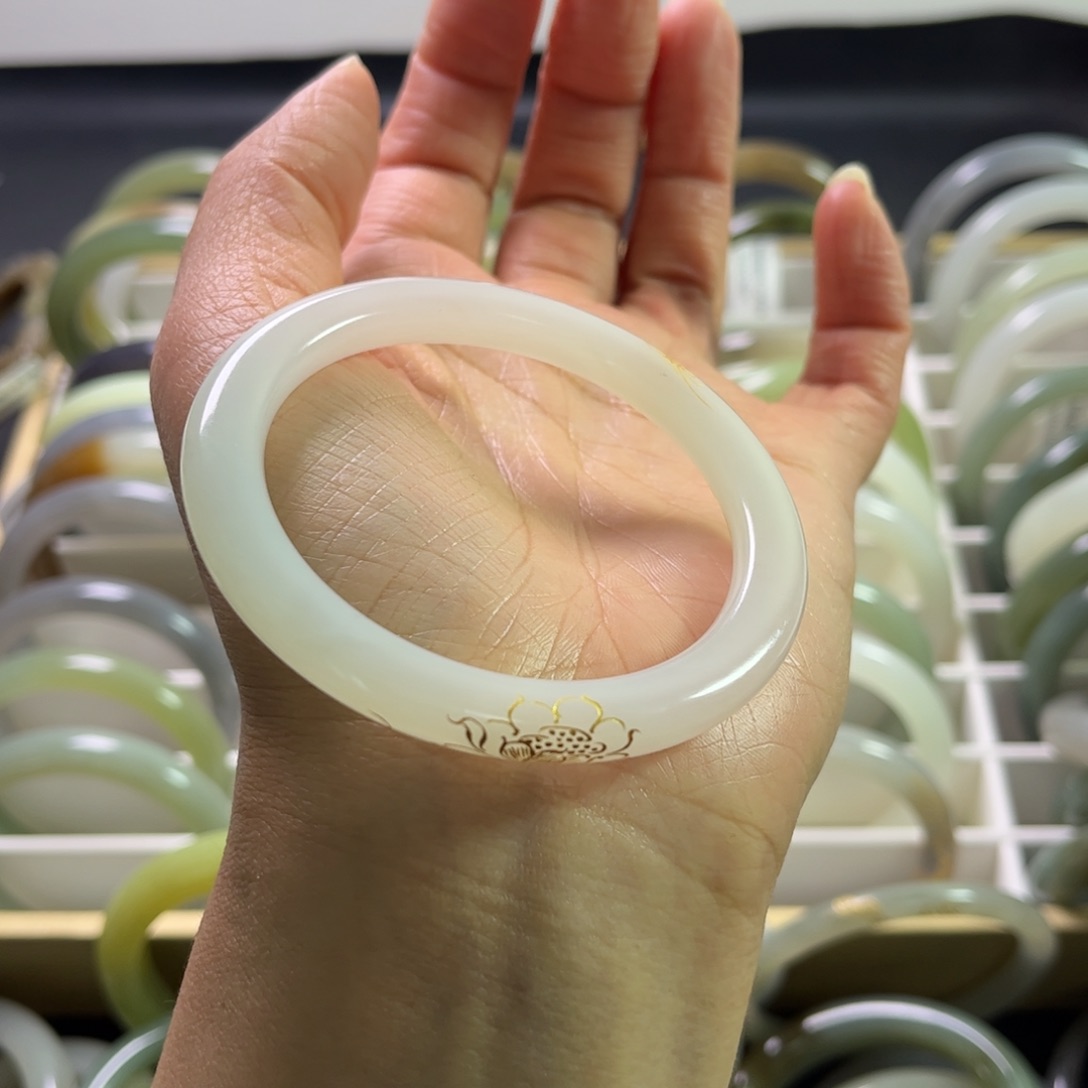 和田玉手镯54圈口未镶嵌