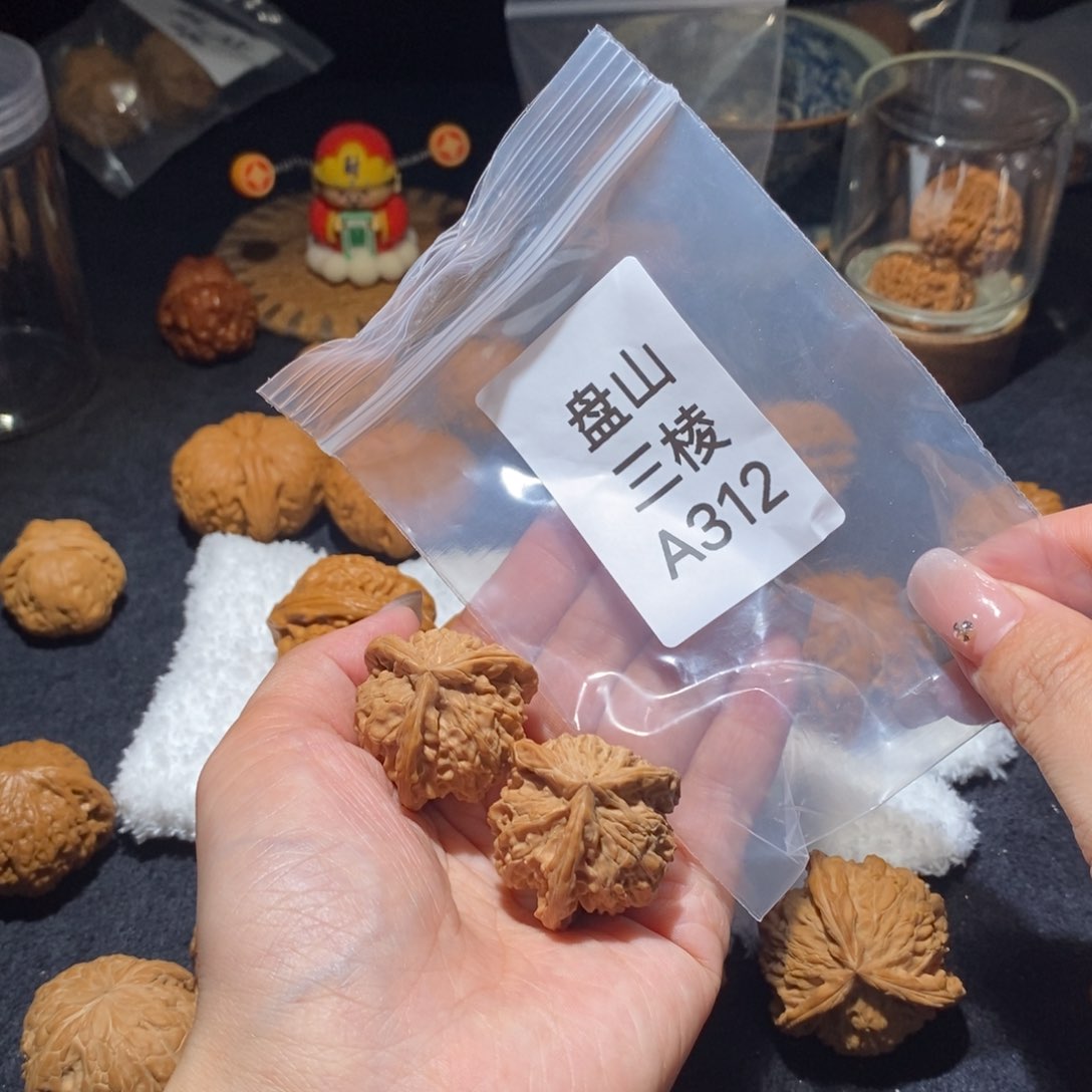 文玩核桃吊坠盘三棱33