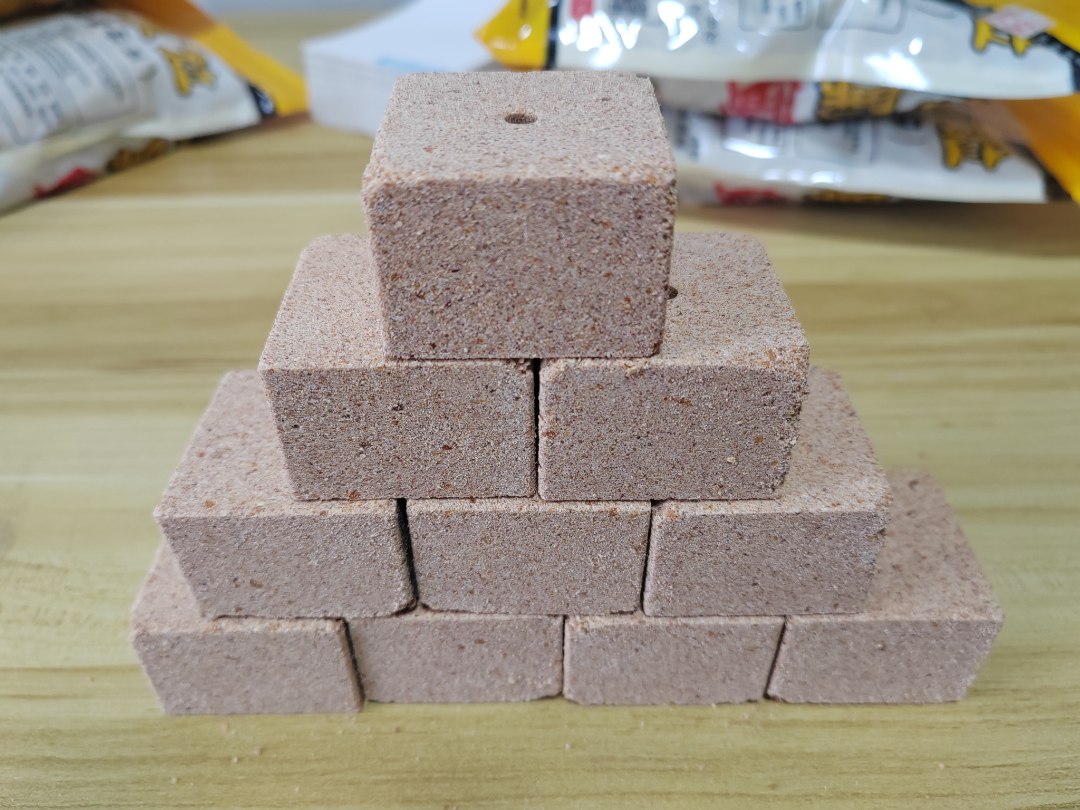 花生麸方块打窝窝料水库垂钓四级饵料鲫鱼鱼饵溪流土鲮酒米饵料