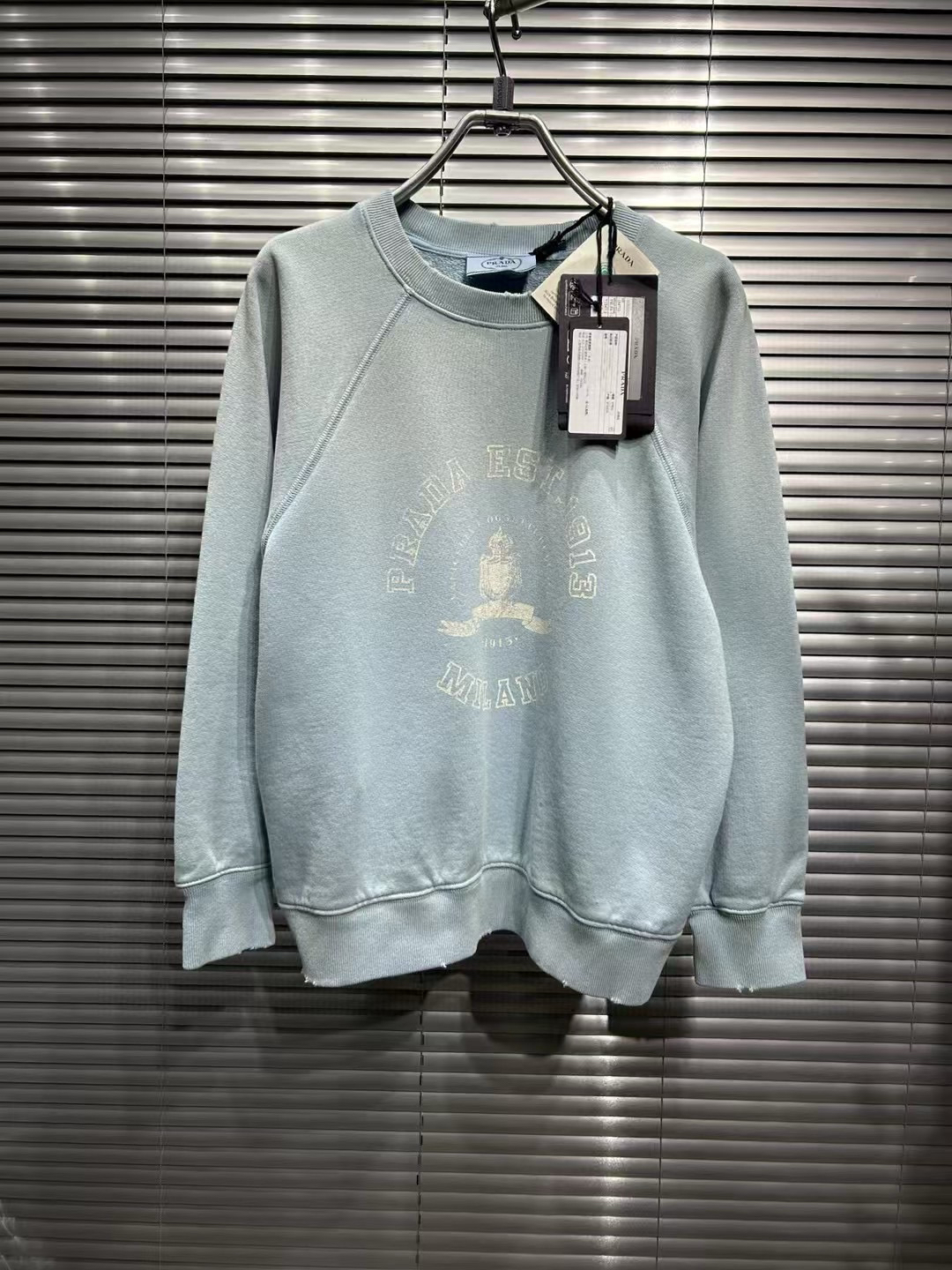 全新未使用 Prada/普拉达 25ss爆款印花冰蓝色做旧水洗卫衣/m码