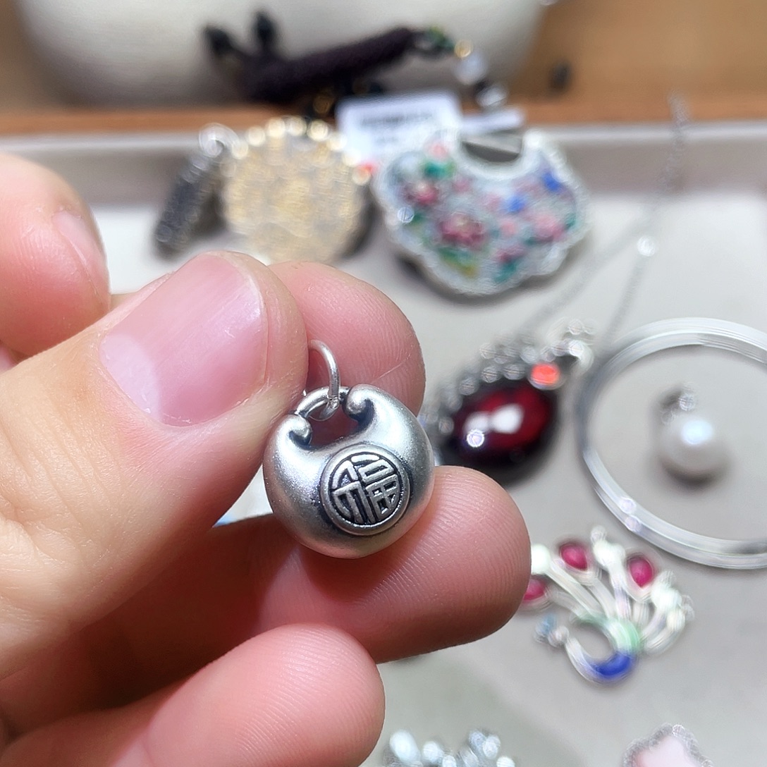 静***着坠链均925银锆石胖福