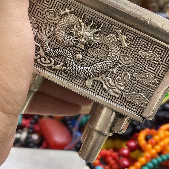 2335588988899878988888