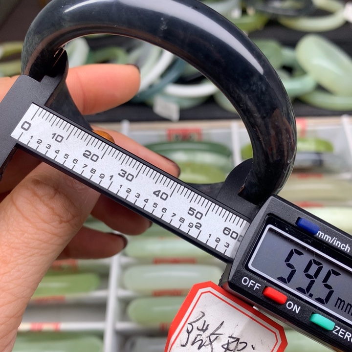 蛇纹石玉未镶嵌手镯844