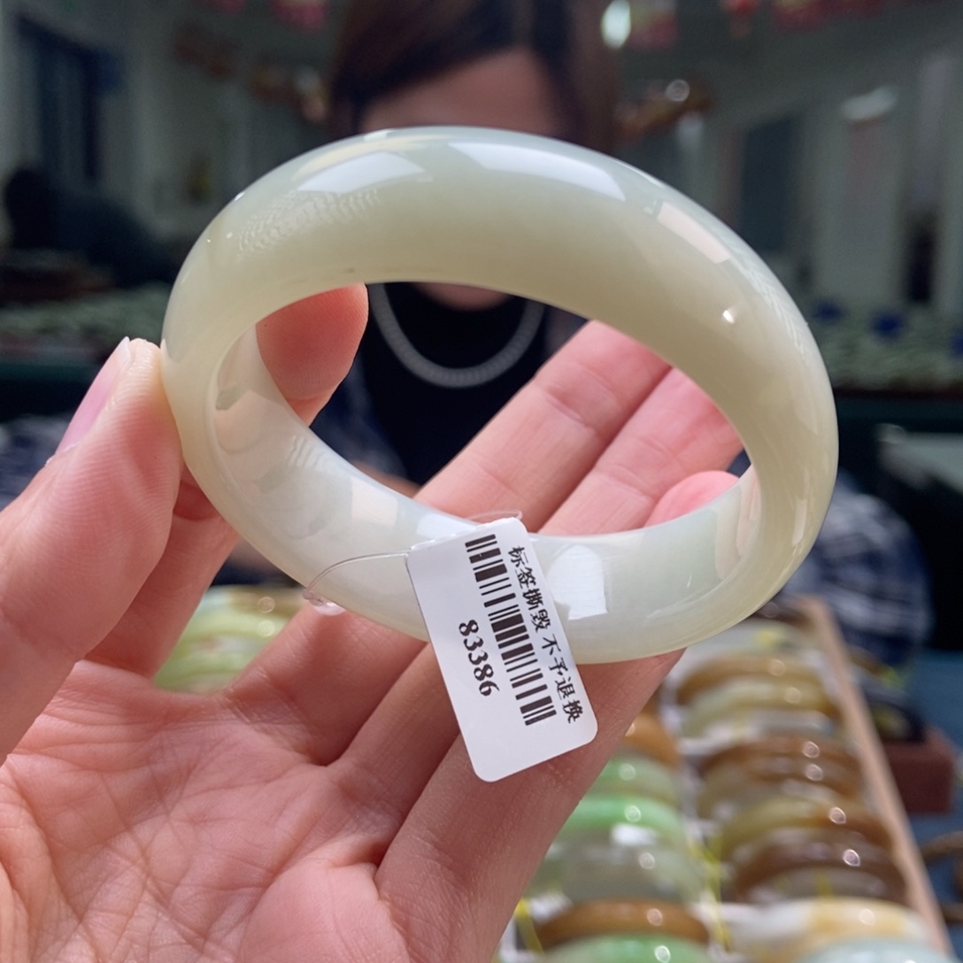 和田玉手镯未镶嵌1**?51