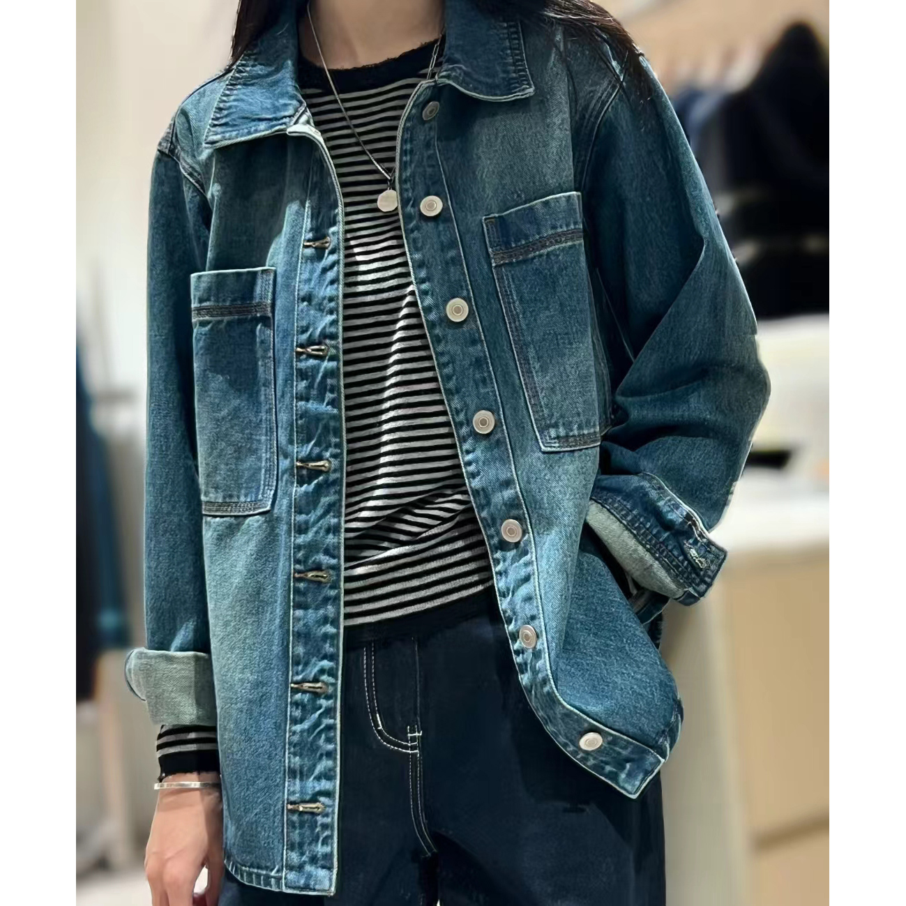M1389时尚百搭休闲宽松牛仔蓝外套上衣 前长70 后长72 款号ZZ1208