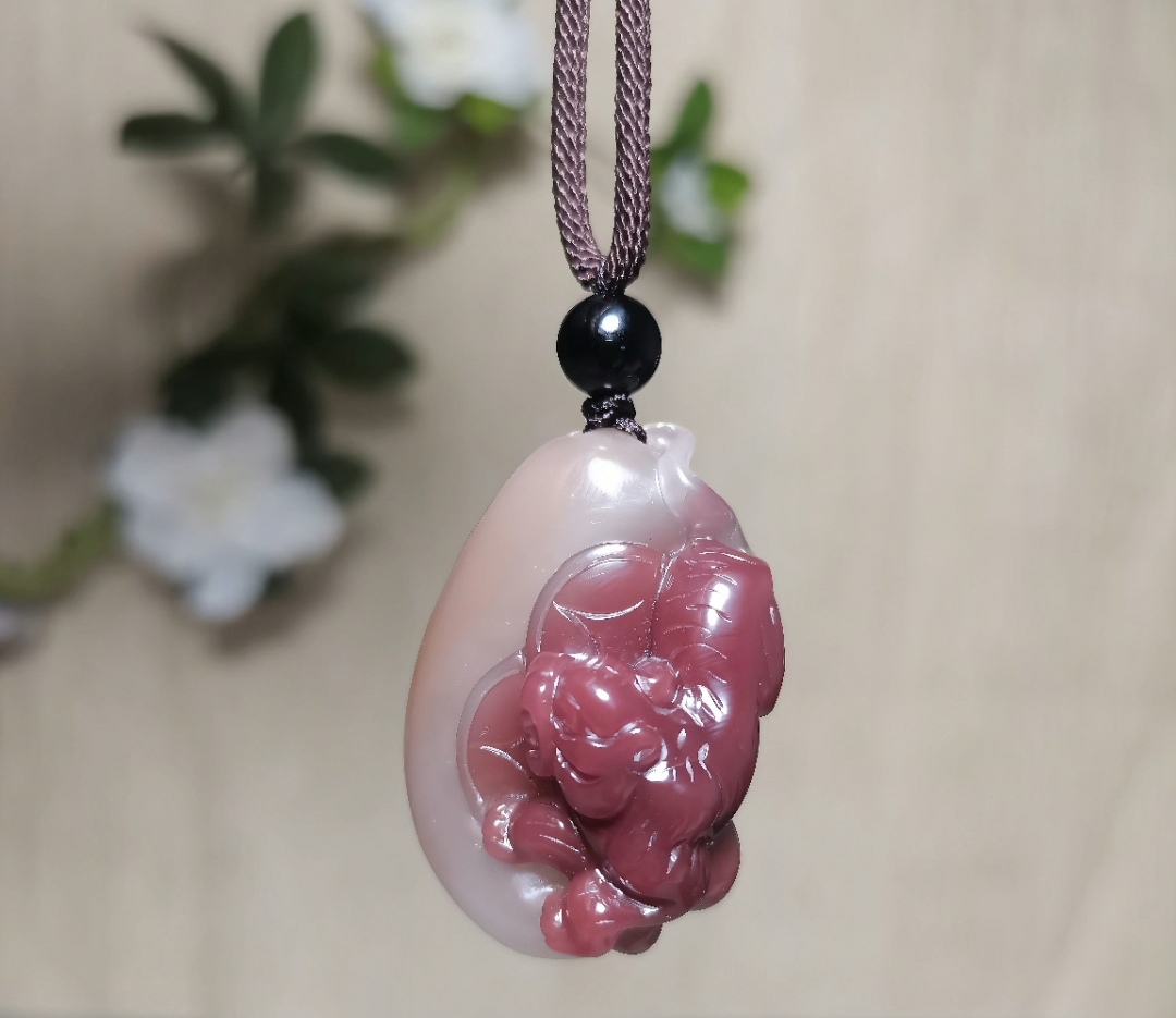 虎虎生威·纯天然秦紫玉紫绿玛瑙俏色精品吊坠纯手工精雕男女挂件