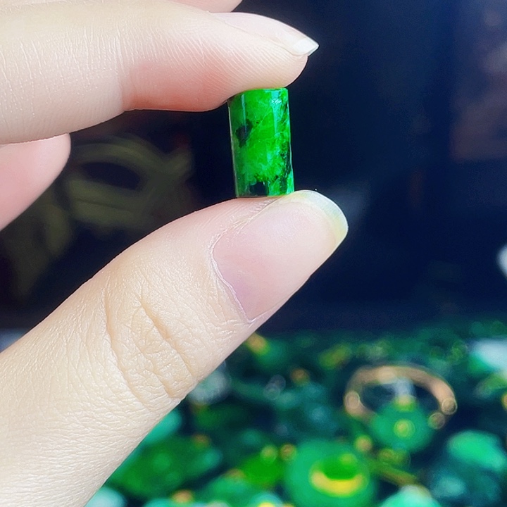 颈饰未镶嵌翡翠多样性