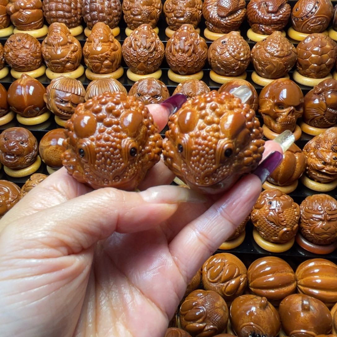 用***0橄榄核把件橄榄球