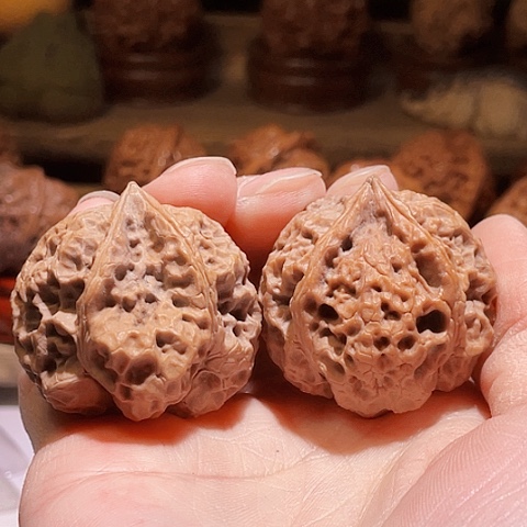 文玩核桃把件小凌子带彩磕尖39