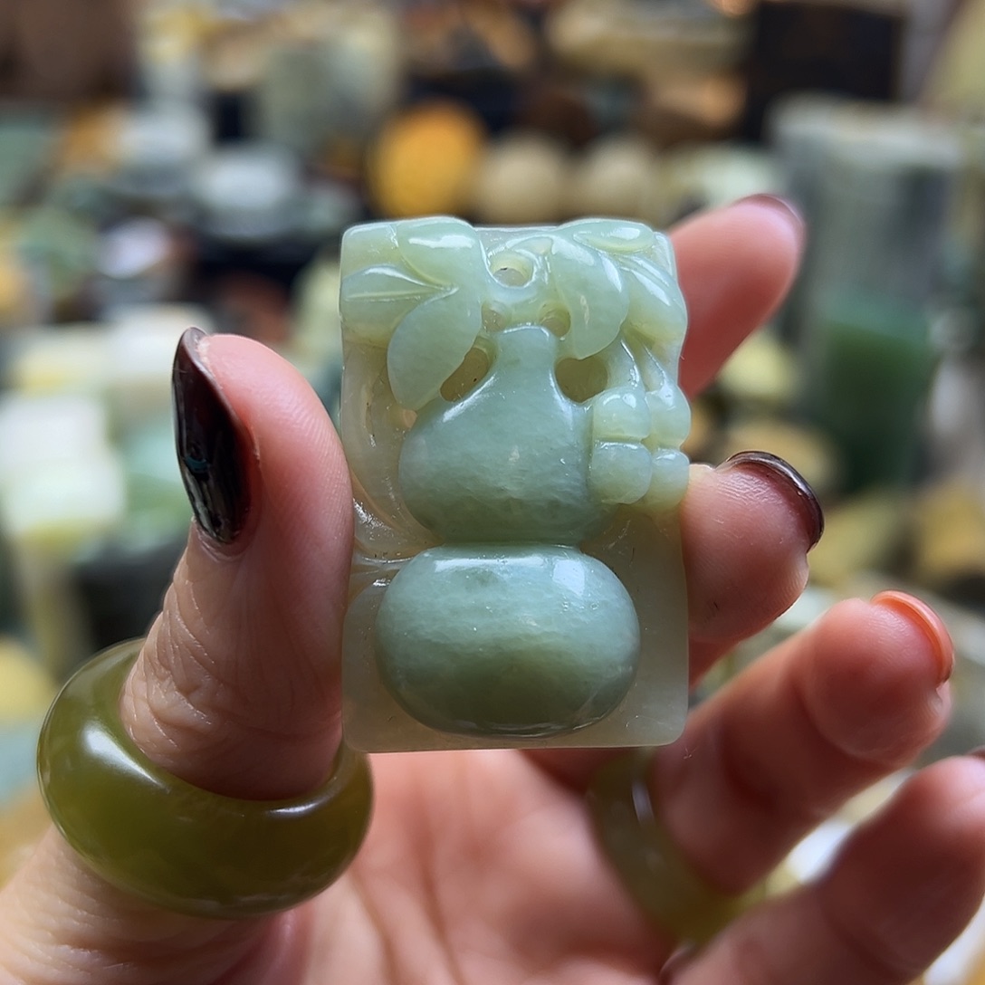 岫岩老玉（透闪石质玉）未镶嵌颈饰老玉葫芦