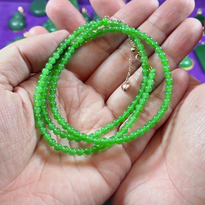 一***茶和田玉（碧玉）未镶嵌手链