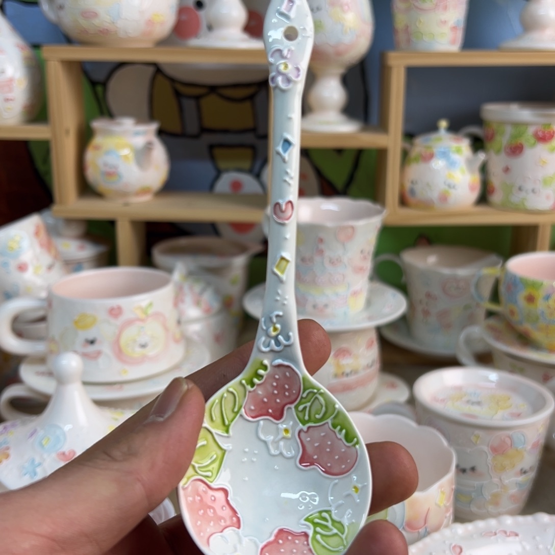 ℘***”景德镇高温釉下手绘陶瓷