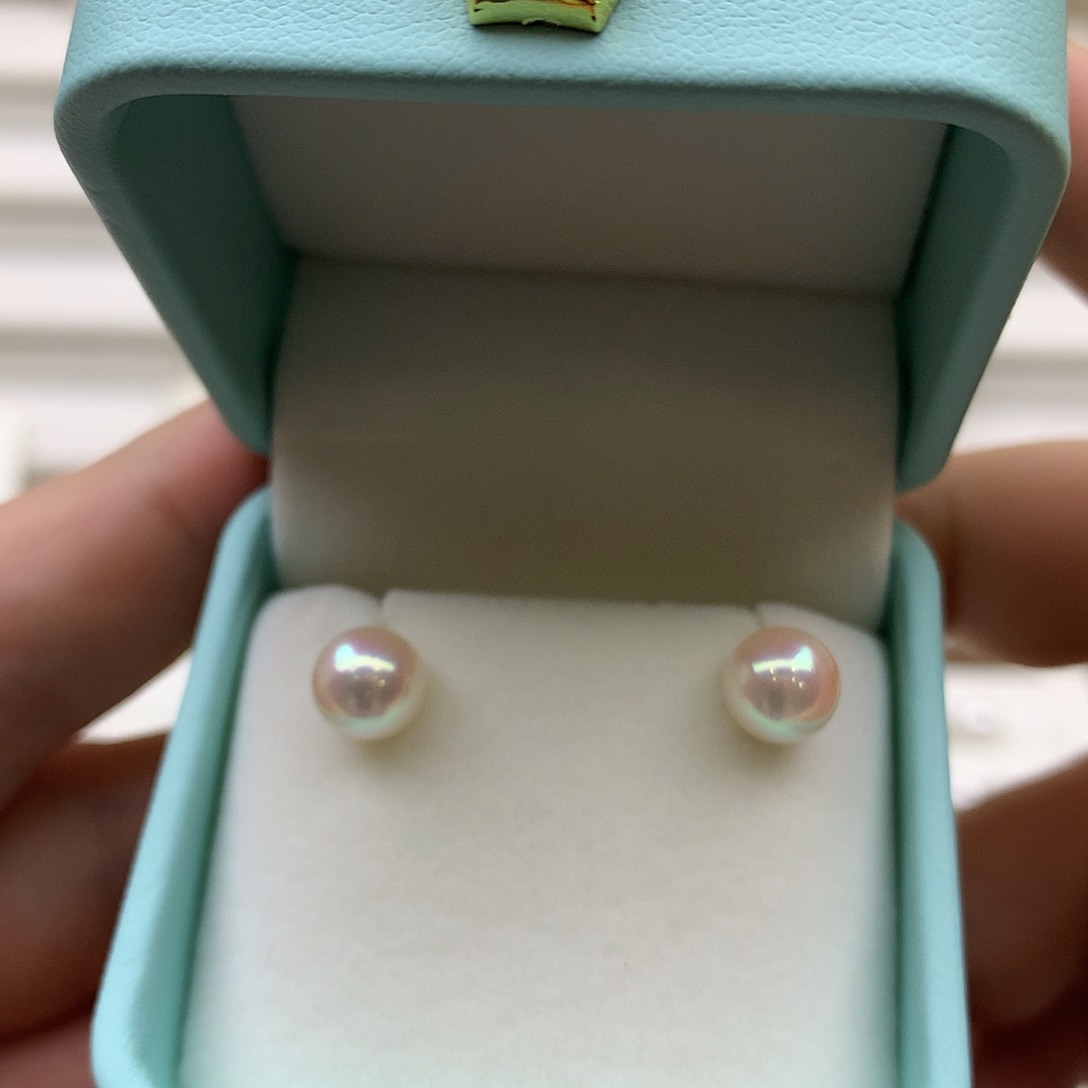 18K金镶嵌海水珍珠耳饰