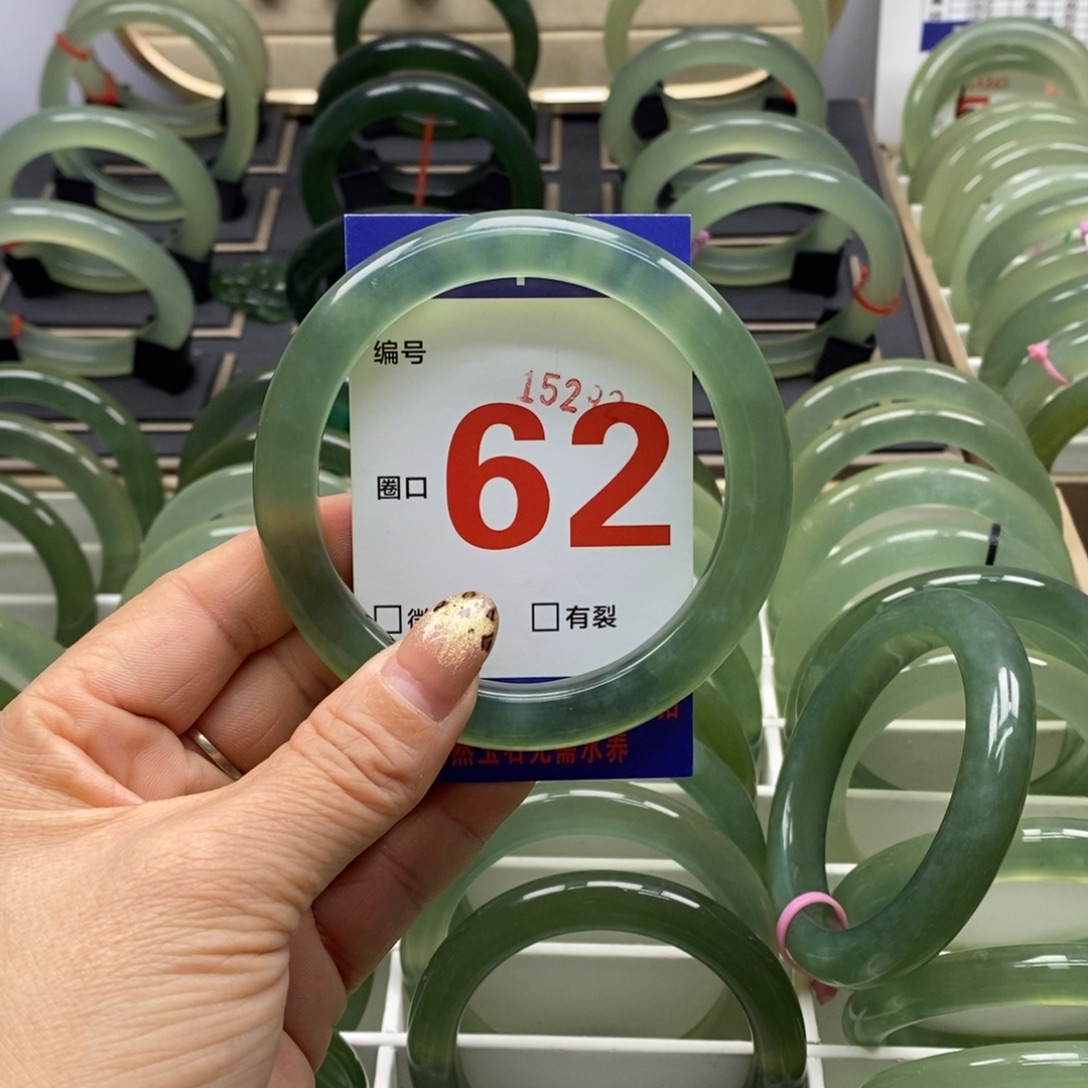 7***蛇纹石玉未镶嵌手镯