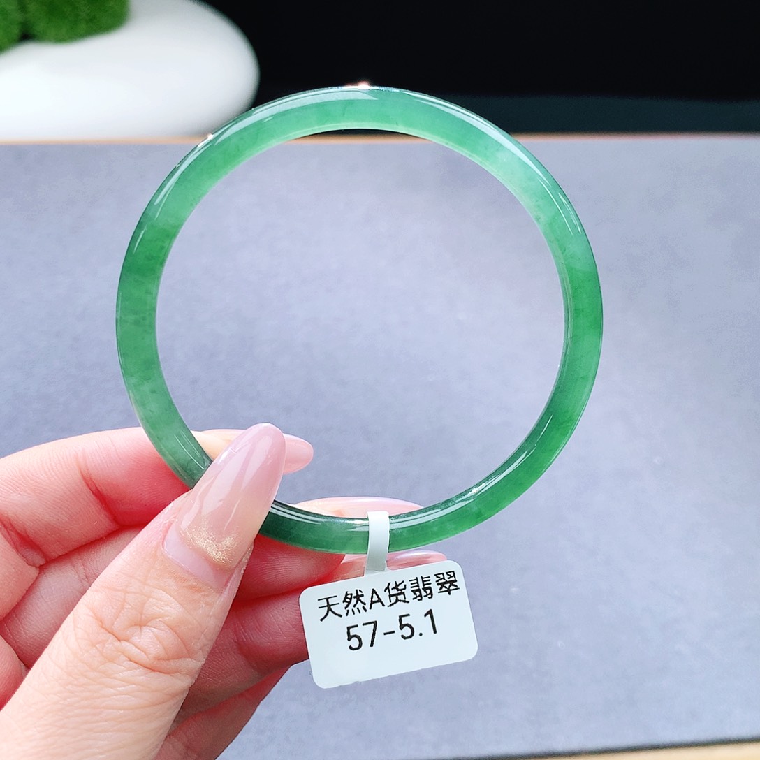 未镶嵌手镯（圆镯）翡翠