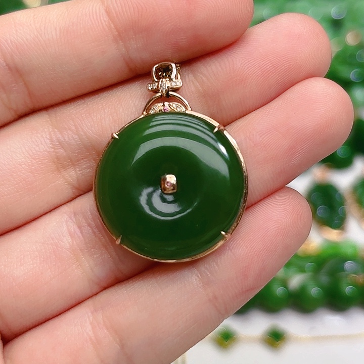 和田玉（碧玉）颈饰18K金镶嵌