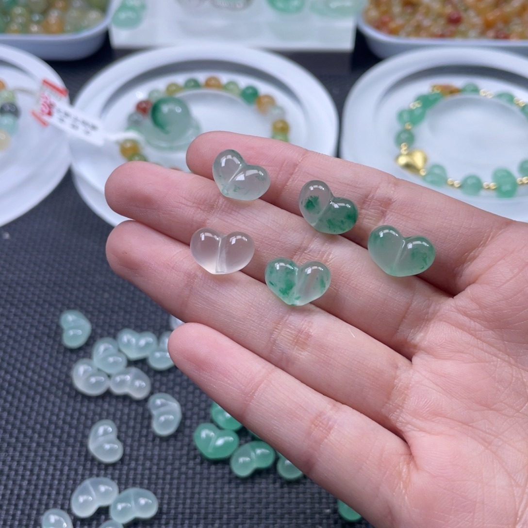 初***改石英质玉（非洲翠）未镶嵌手串