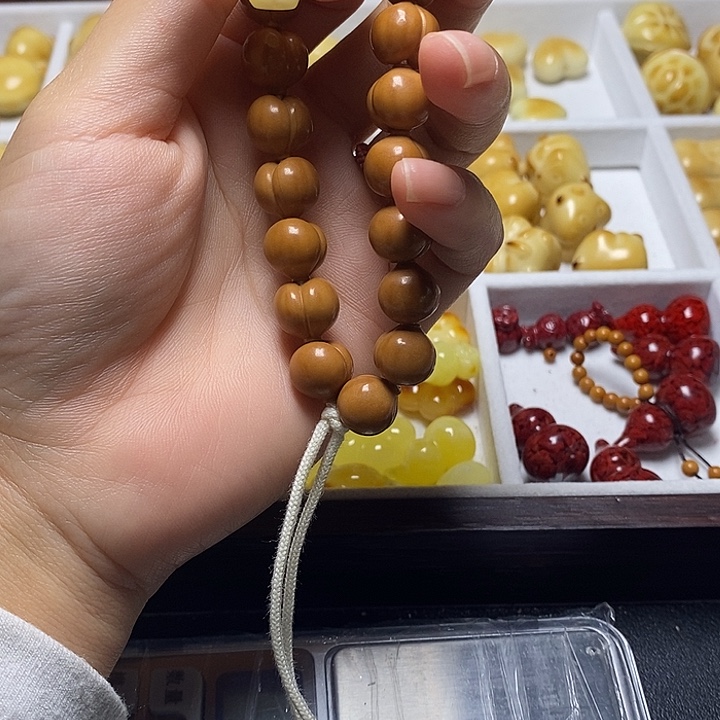 城***、猴头核桃吊坠蜜熊