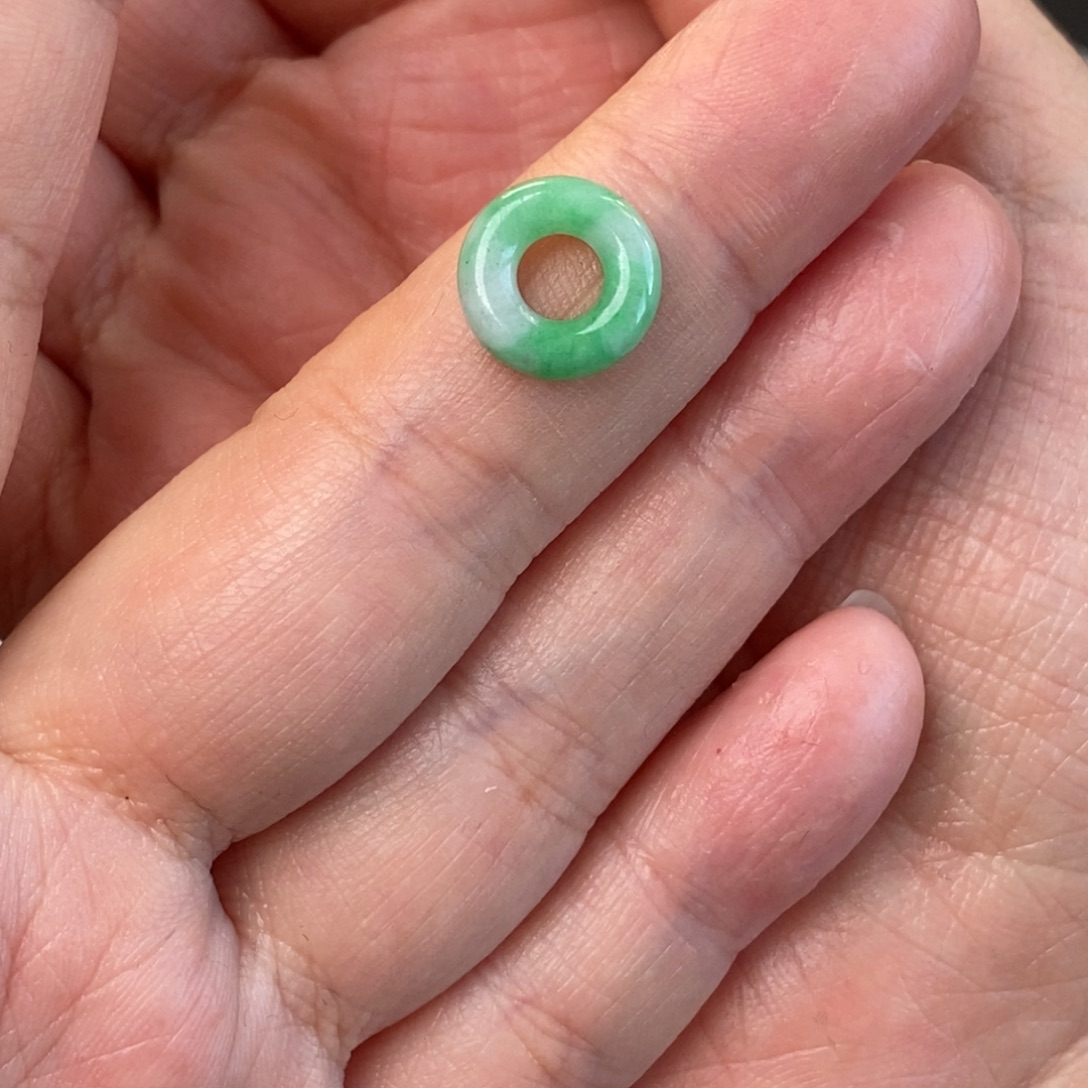 翡翠未镶嵌颈饰甜甜圈