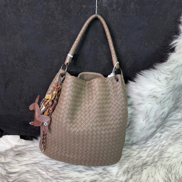 95新 BOTTEGA VENETA/葆蝶家 棕色全编织单肩水桶包