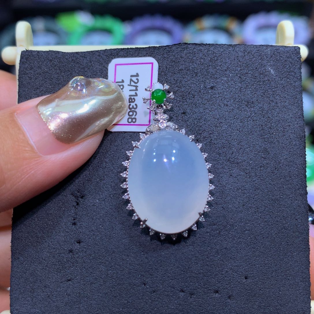 翡翠18K金镶嵌颈饰翡翠