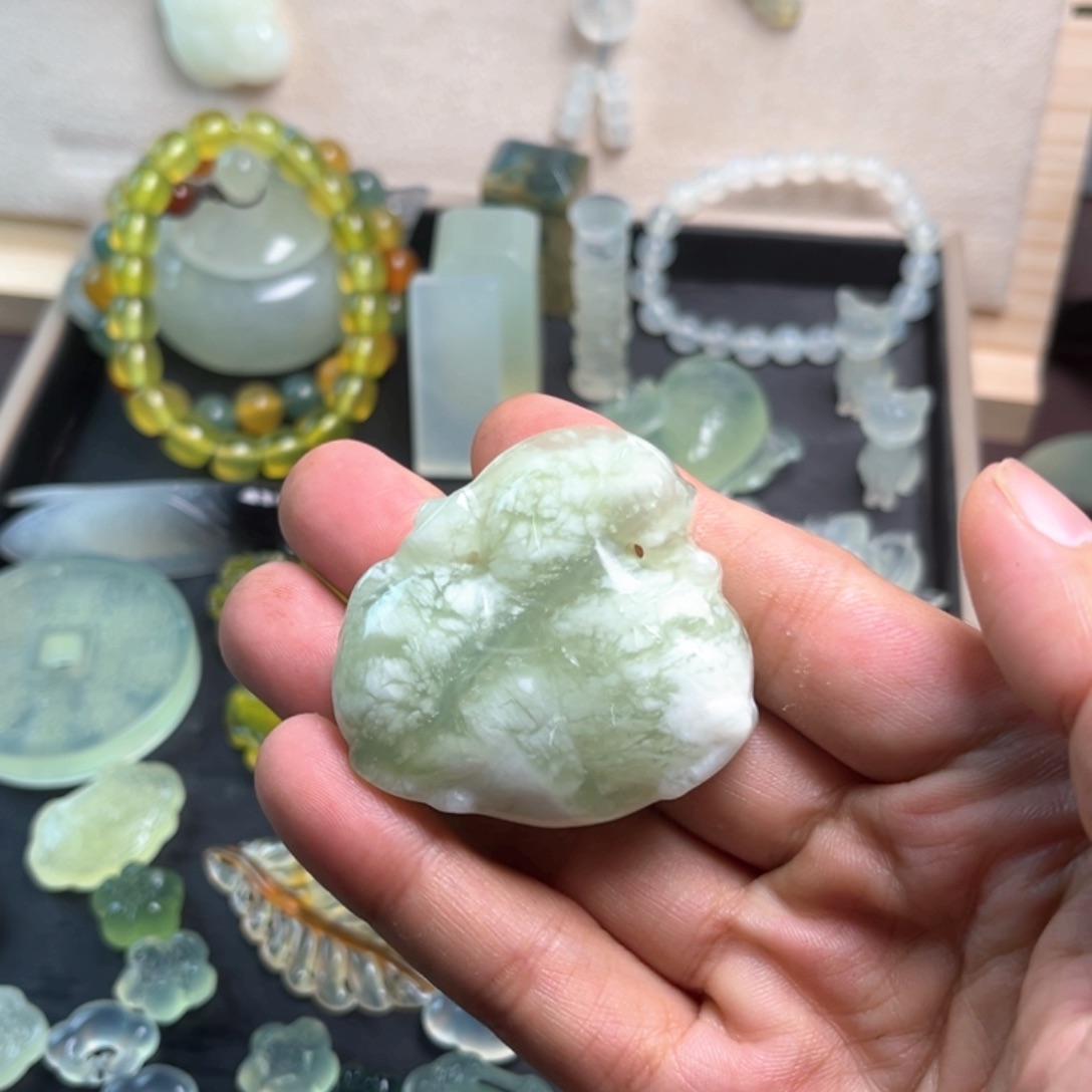 未镶嵌蛇纹石玉颈饰