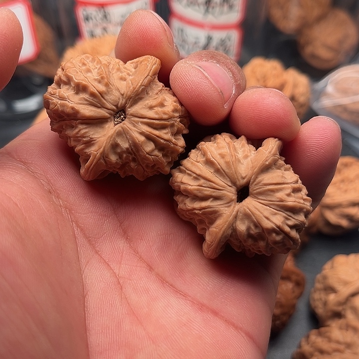 文玩核桃把件血麒麟37