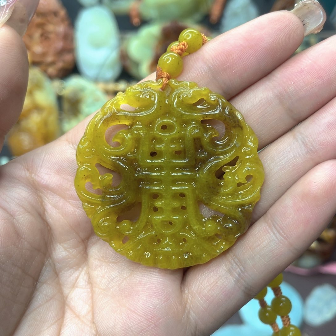 蛇纹石玉颈饰未镶嵌