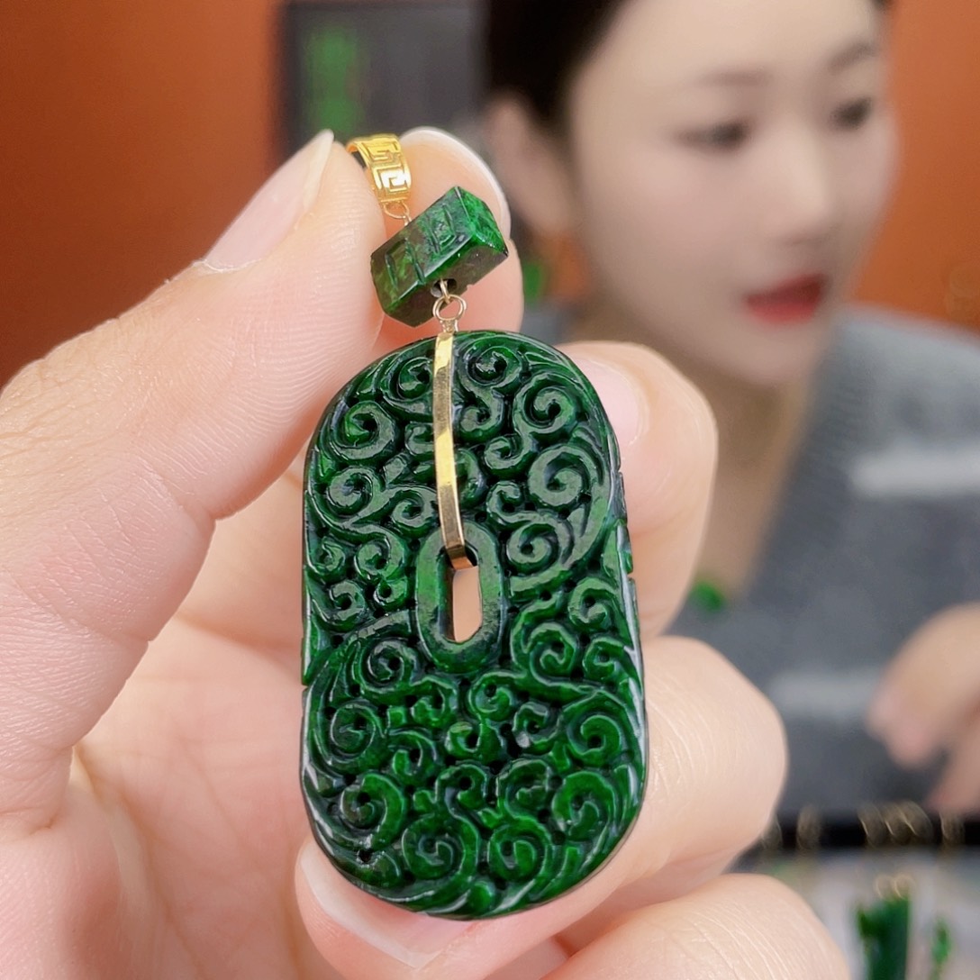 翡翠18K金镶嵌耳饰