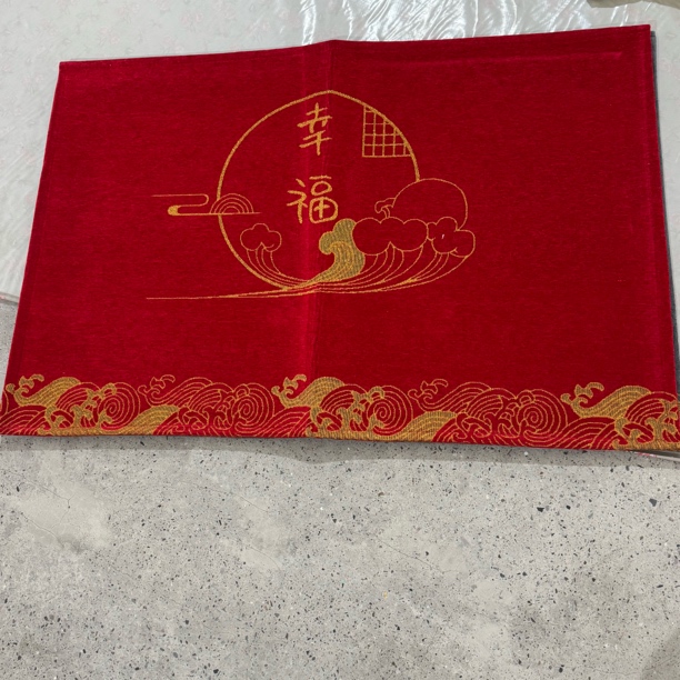 《小华外贸》红色刺绣加厚地垫（约1米2*80）