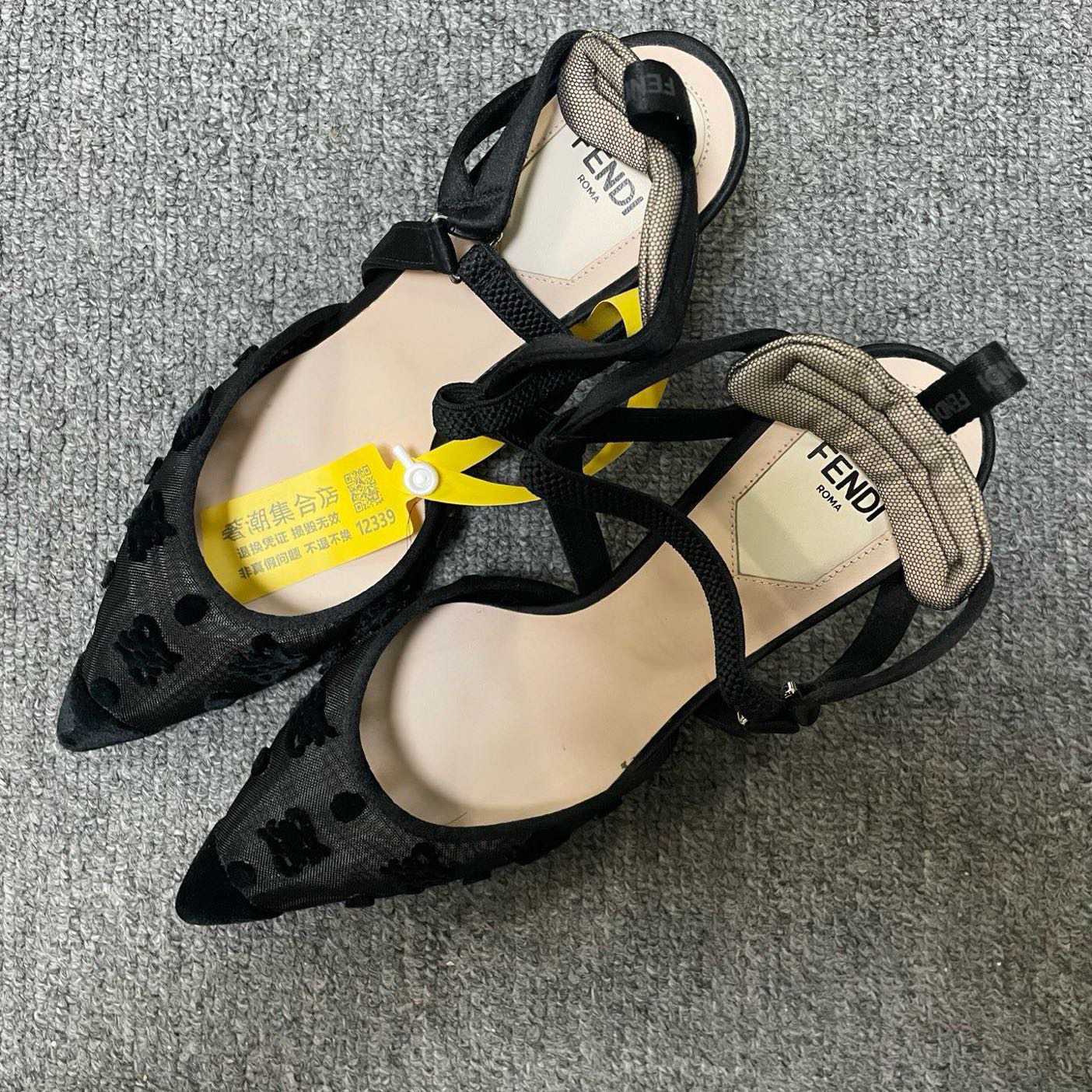 99新 FENDI/芬迪 Colibri 舒适简约细跟高跟鞋 35码/12339