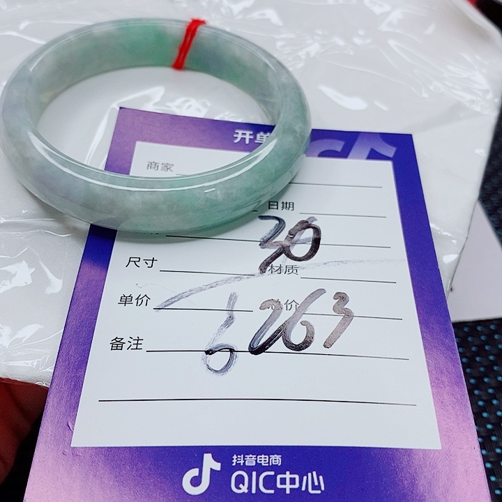 翡翠手镯未镶嵌翡翠