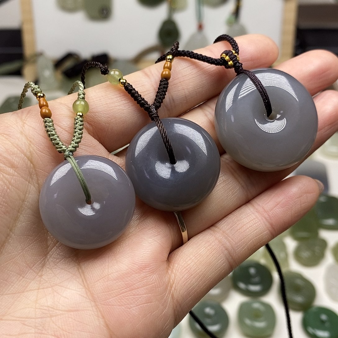 和田玉未镶嵌颈饰嫣紫平安扣多样性发1件