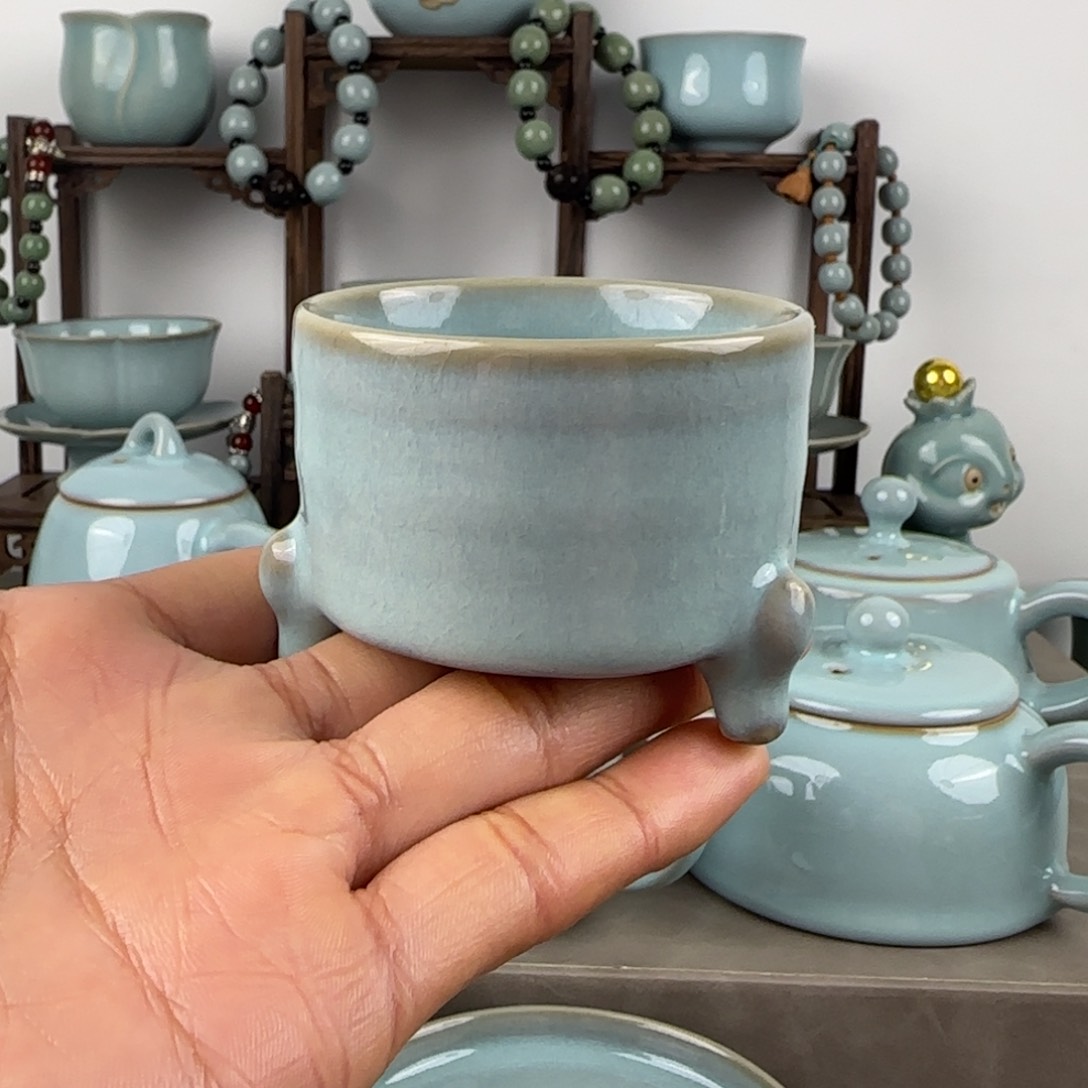 其他汝瓷玄纹樽支钉烧天青釉微瑕