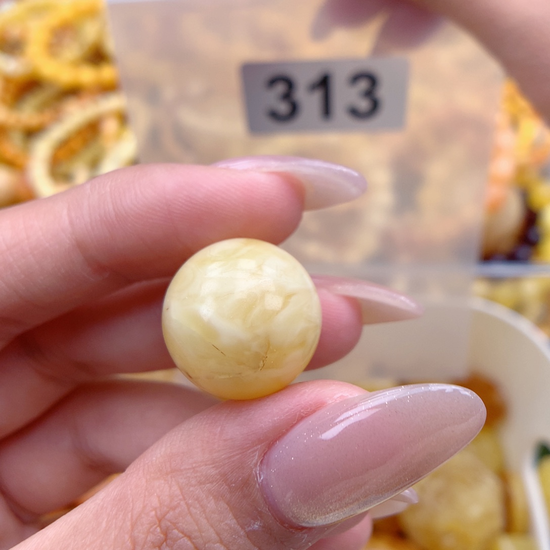 琥珀未镶嵌珠宝奇石17