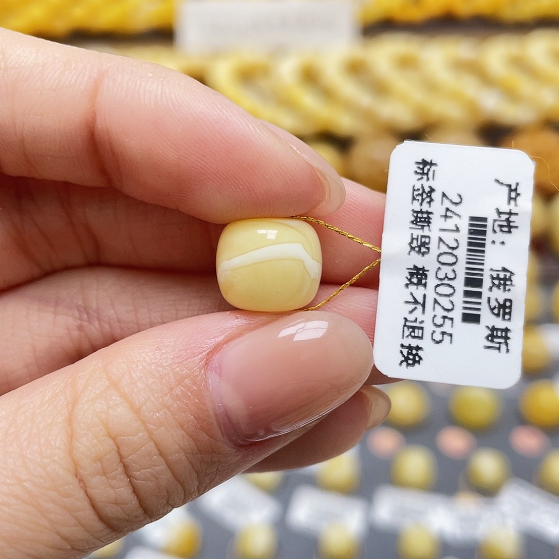 琥珀裸石未镶嵌蜜蜡老型11*9.7mm皮线