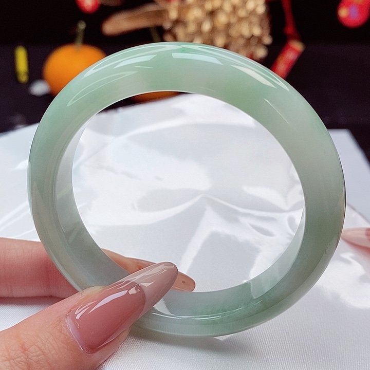 翡翠手镯未镶嵌55圈