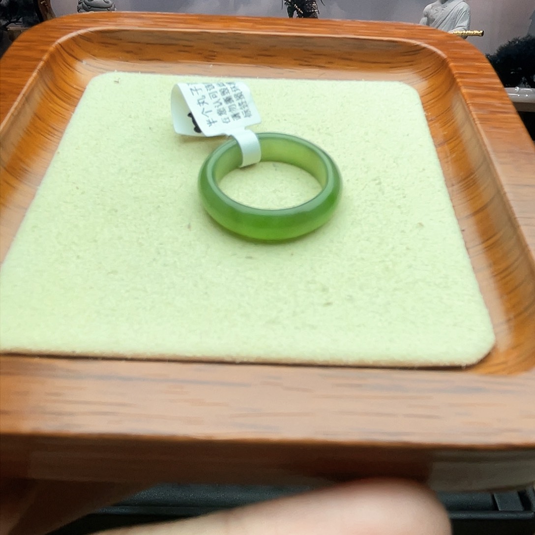 和田玉颈饰未镶嵌碧玉无黑点果绿色一口翠17-18号