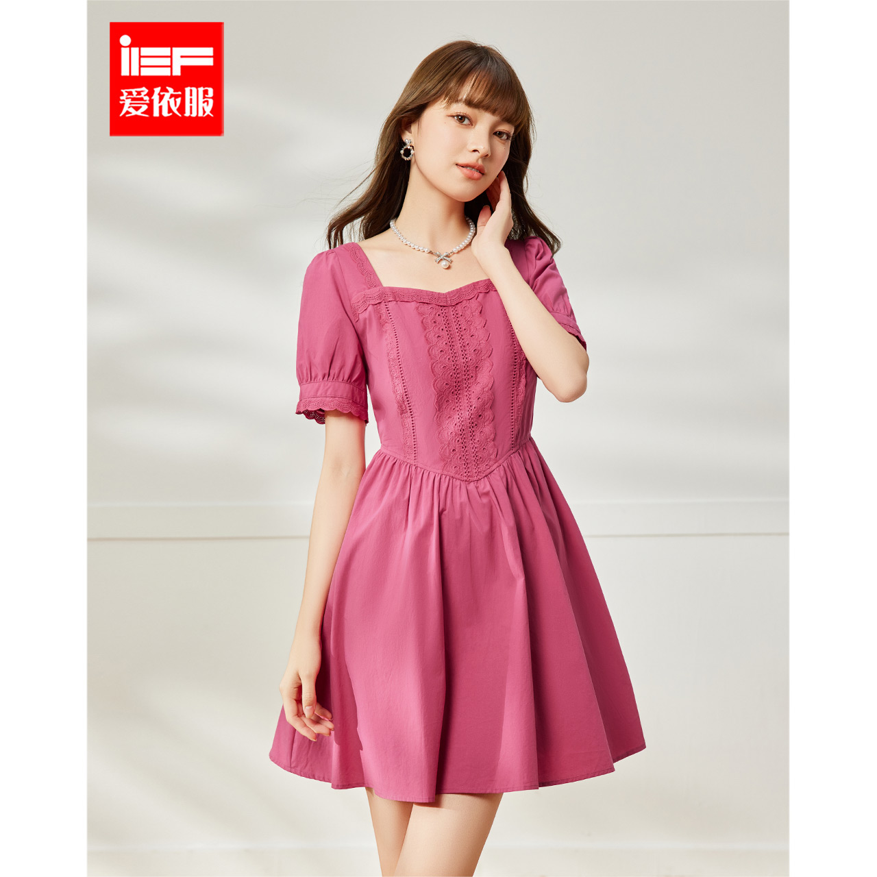 IEF/爱依服2025夏季气质大方款新款通勤度假时尚显瘦女中短连衣裙