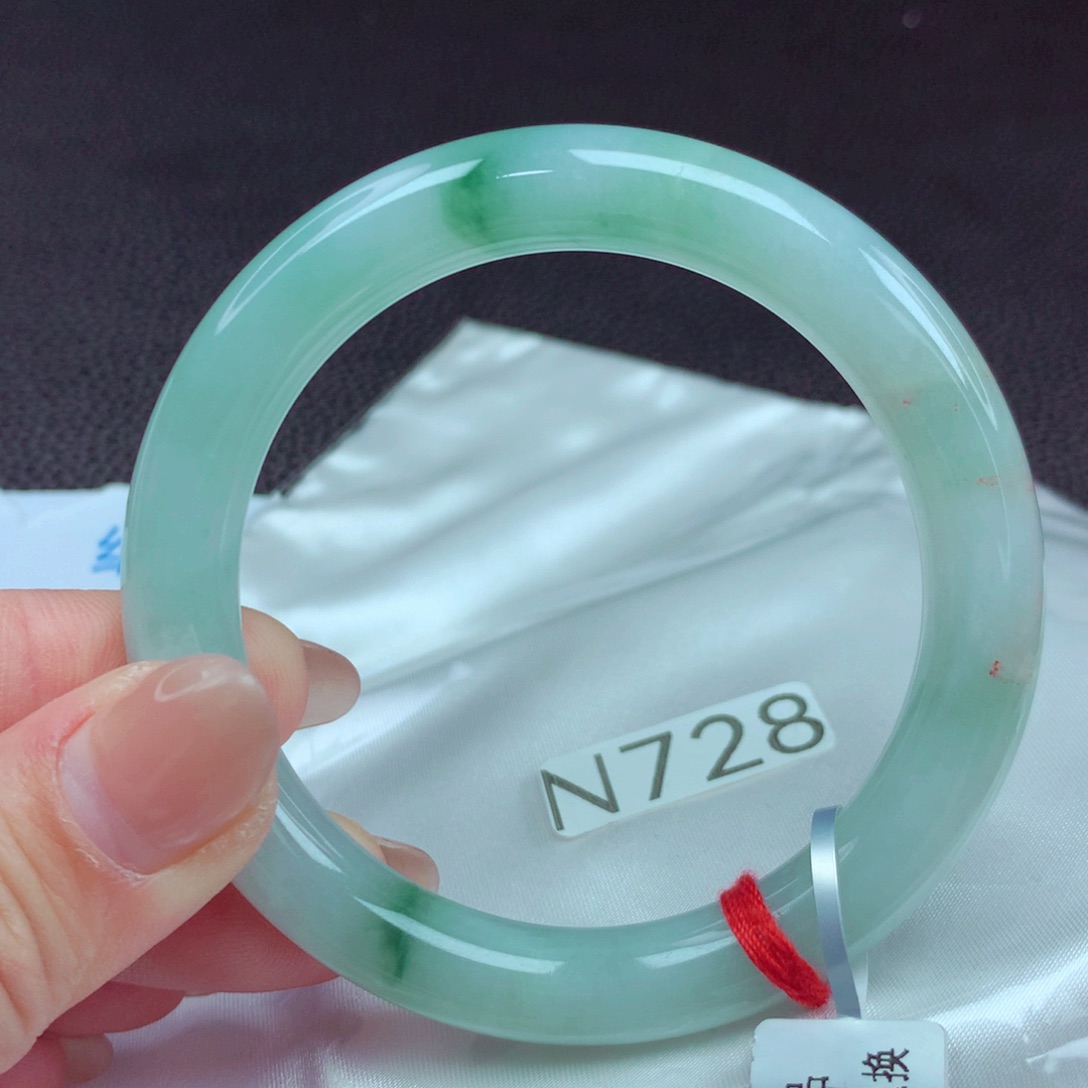 翡翠手镯未镶嵌手镯88