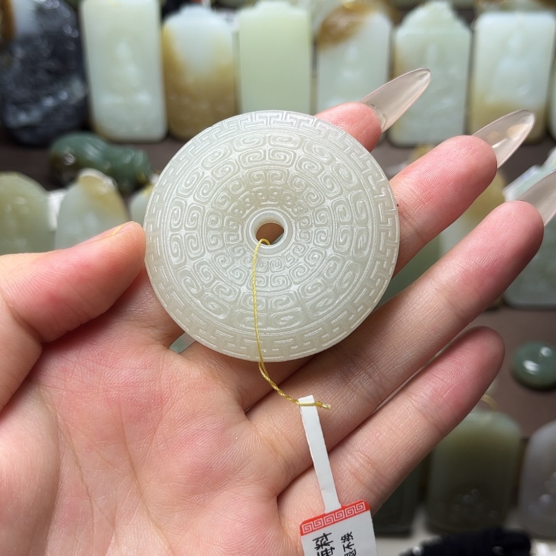 和田玉颈饰未镶嵌人*